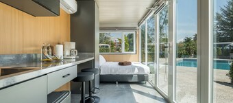 Apple House Lovely 1-bedroom cabin with AC in Tambon Choeng Thale