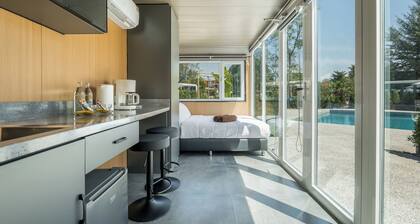 Apple House Lovely 1-bedroom cabin with AC in Tambon Choeng Thale