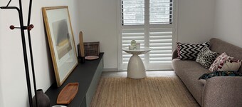 Coogee Beach House. Sunsets and yellow sand. 2 minutes to the ocean.