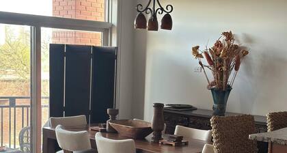 Beautiful condo with elevator right into your unit in North Kenwood Hyde Park.