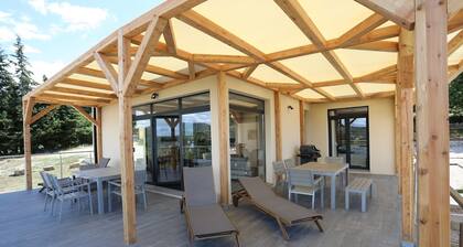 Geräumige Villa in Vagnas mit Pool