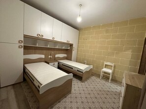 Room - Spacious Bright Apt With Pool Table and Terrace (Sannat)