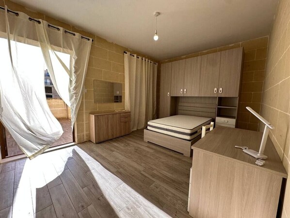 Room - Spacious Bright Apt With Pool Table and Terrace (Sannat)