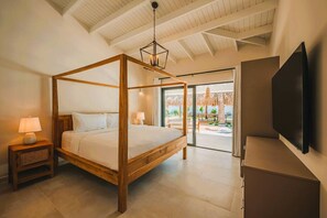 7 bedrooms, desk, iron/ironing board, travel cot - Bakval 16H Beach Villa (Noord)