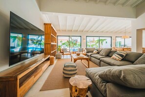 Smart TV - Bakval 16H Beach Villa (Noord)