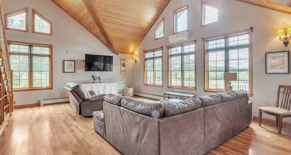 Mountain Retreat With River Views Near Sunday River and Year-round Adventure