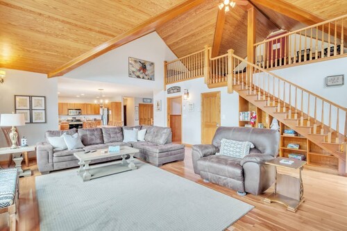 Mountain Retreat With River Views Near Sunday River and Year-round Adventure