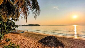 Private beach, white sand - Dutch Villa Trincomalee (Trincomalee)