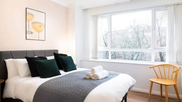 Silitysrauta/-lauta, Wi-Fi, vuodevaatteet