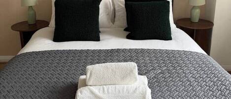 Iron/ironing board, WiFi, bed sheets