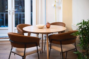 Dining - Scarlett | 2 Bedroom Apartment (London)