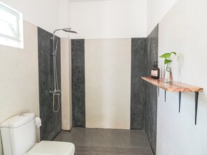 Comfort Triple Room, Balcony, City View | Bathroom - Mira Mirissa  (Mirissa)