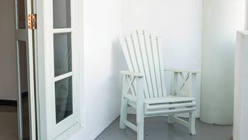 Habitación Confort doble, balcón, vistas a la ciudad | Terraza o patio