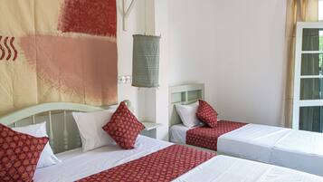 Habitación triple Confort, balcón, vistas a la ciudad | Wifi gratis