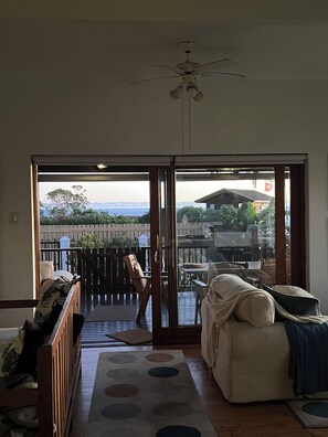 TV - Charming 2-bedroom townhome in welcoming Brenton-on-Sea (Brenton-on-Sea)