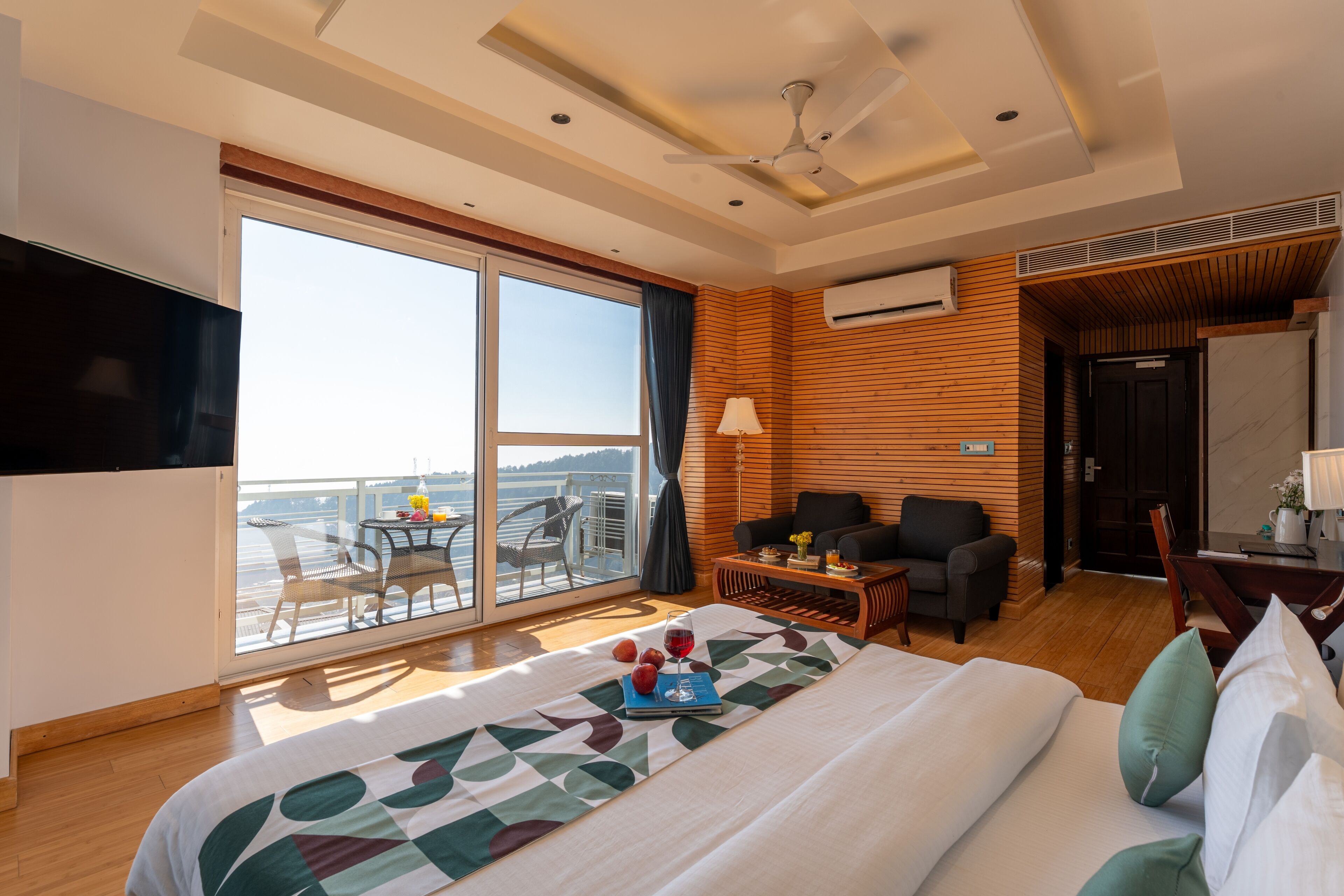 Superior Room with Balcony and Jacuzzi