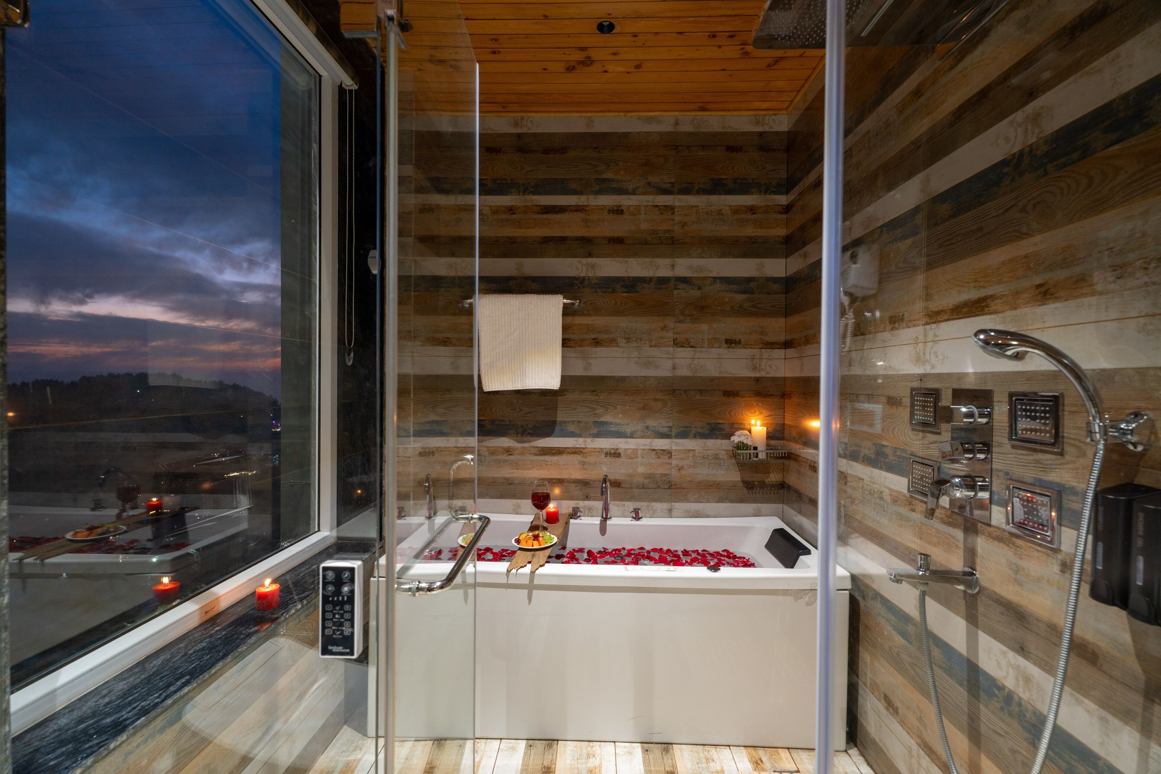 Superior-Doppelzimmer, 1 King-Bett | Whirlwanne