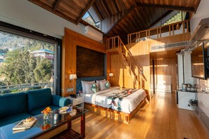 King Quad Attic with Balcony and Jacuzzi