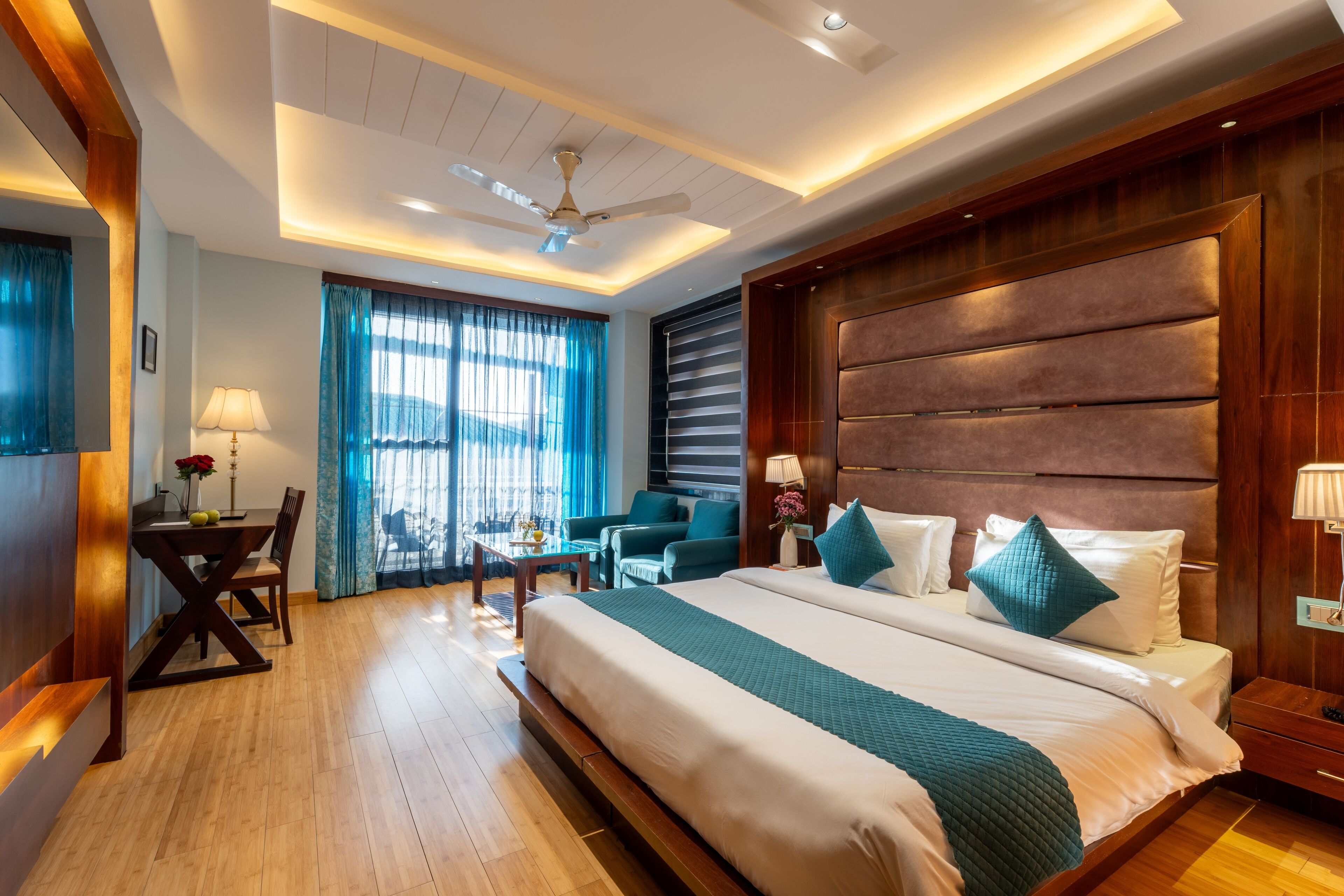 Deluxe Room with Balcony and Jacuzzi | Minibar, iron/ironing board, free WiFi