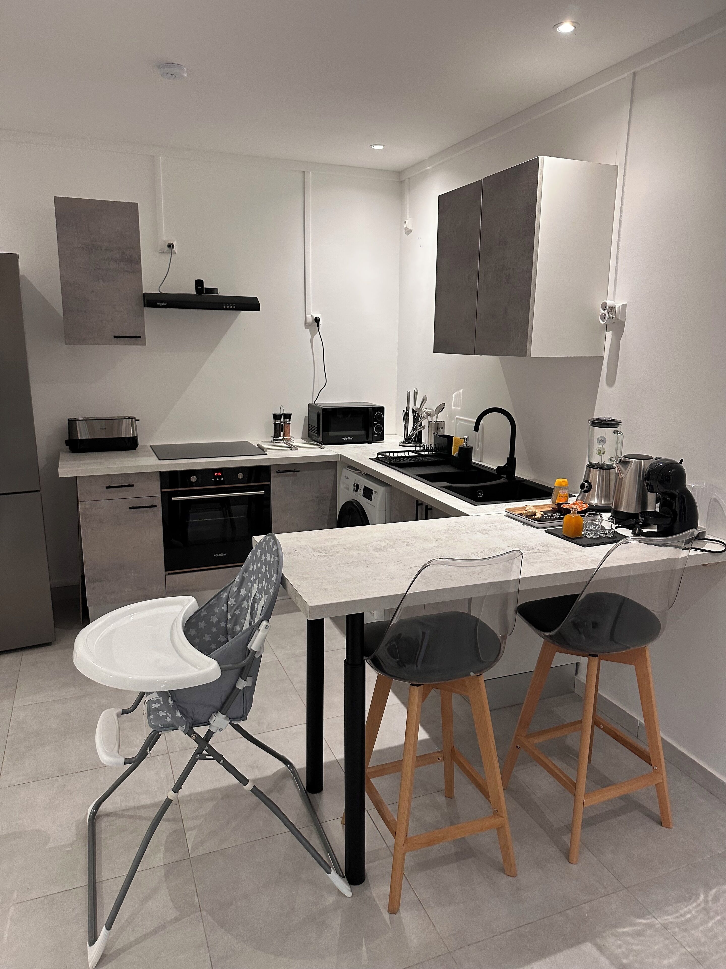 Superior Condo, Balcony, City View | Private kitchen