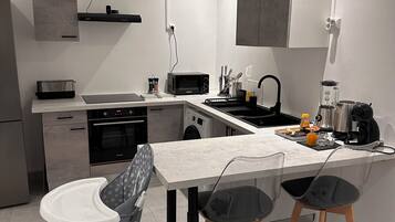 Appart'hÎtel Supérieur, Balcon (City View) | Cuisine privée