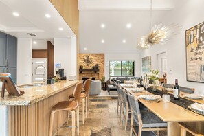 Dining - Saltwater pool, chef’s kitchen & spacious indoor–outdoor living | Casa Papagayo (Palm Springs)