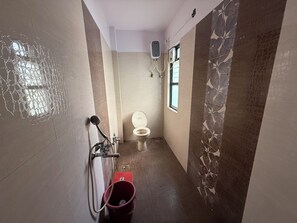 Luxury Room Without Balcony | Bathroom - THE GRAND SERENITY HOTEL (Nagpur)