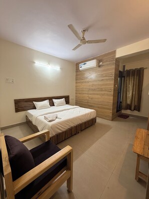 Luxury Room Without Balcony | Desk, laptop workspace, free WiFi - THE GRAND SERENITY HOTEL (Nagpur)