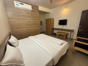 Luxury Room Without Balcony | Desk, laptop workspace, free WiFi
