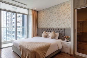 Caja de seguridad en la habitación y escritorio