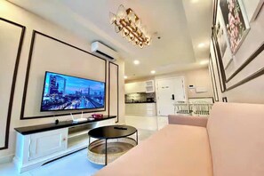 Egyptian cotton sheets, premium bedding, down duvets - Sarang Luxstay Terra Royal Residence (Xuan Hoa)