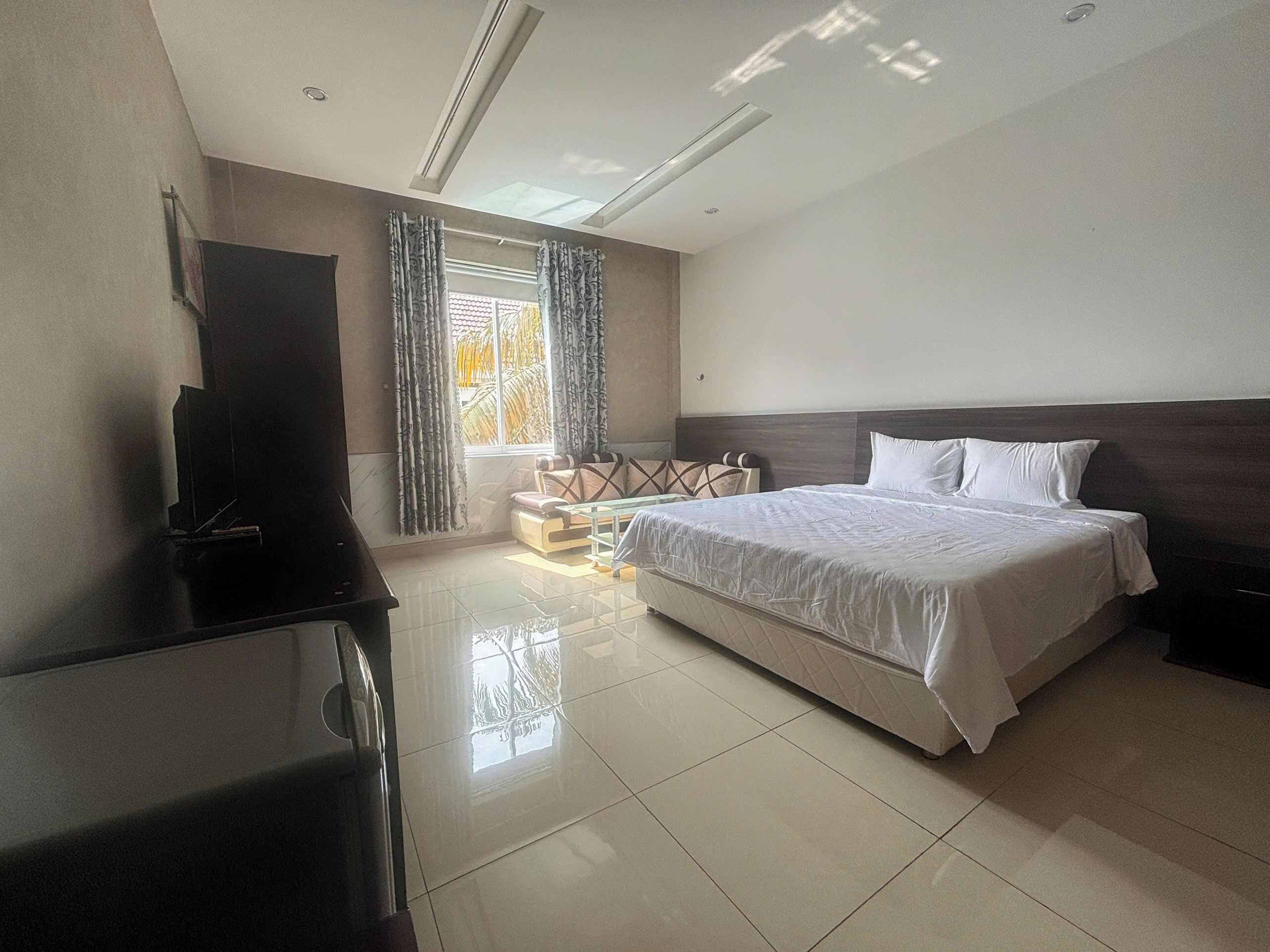 Blackout curtains, free WiFi