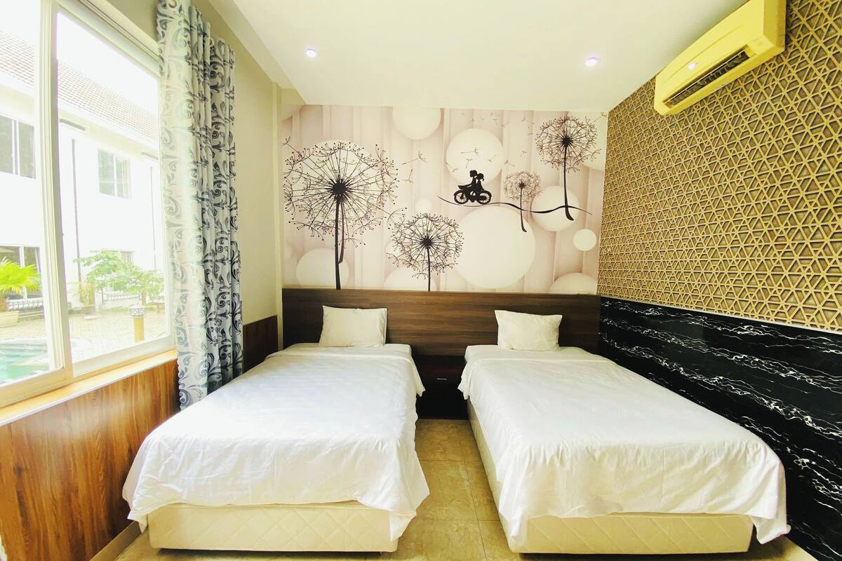 Deluxe Twin Room | Blackout curtains, free WiFi