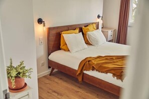 WiFi, bed sheets - Barefoot Guesthouse – A Warm, Spacious Hideaway in the Ribeira d’Ilhas Valley (Santo Isidoro)