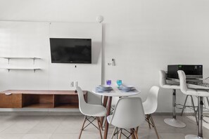 Standard Apartment (lisboa 8) | Dining room - Lisboa Condominium - Modern Stay (Puerto Vallarta)