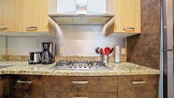 Apartamento básico | Cocina privada | Microondas y utensilios de cocina