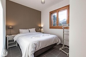 Fer et planche à repasser, draps fournis