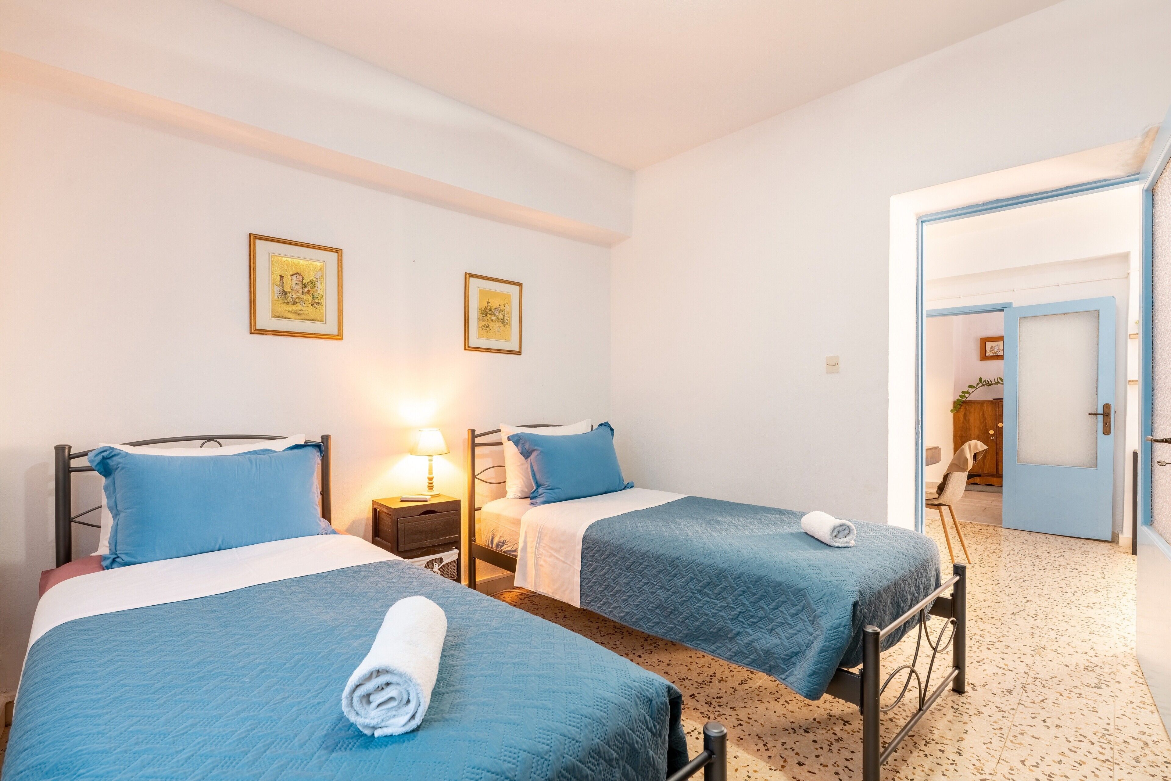 Iron/ironing board, WiFi, bed sheets