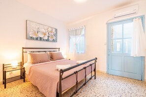 Tabla de planchar con plancha, wifi y ropa de cama 