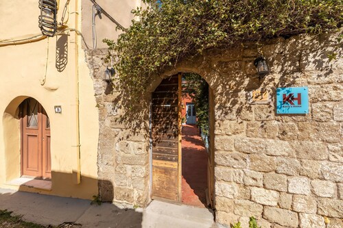 Holiday Home 'Katia's Home Ground Floor' with Shared Garden, Wi-Fi and Air Conditioning