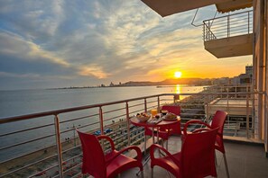 Familjelägenhet - flera sovrum - mot havet (Dream View Apartment Durres 090) | Restaurang utomhus