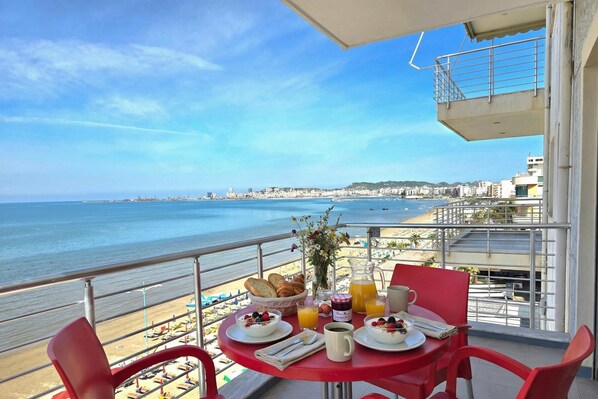 Familjelägenhet - flera sovrum - mot havet (Dream View Apartment Durres 090) | Restaurang utomhus