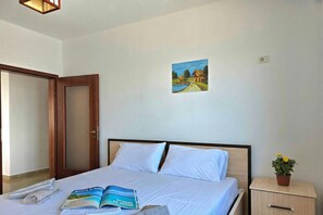 Familjelägenhet - flera sovrum - mot havet (Dream View Apartment Durres 090) | 1 sovrum, gratis wi-fi och sängkläder