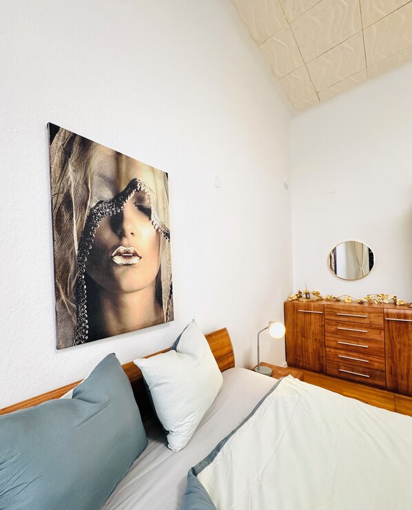 Basic Apartment | Iron/ironing board