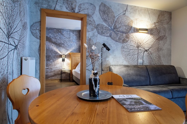 Apartment, 1 Bedroom, Balcony, City View | Living area