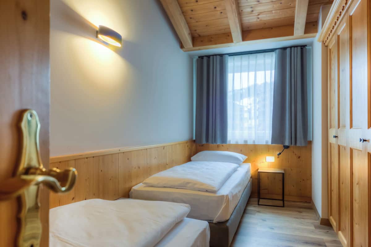 Family Apartment, 2 Bedrooms, Balcony, Mountain View