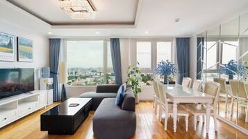 Family Suite, 3 Bedrooms, Club lounge access, City View | In-room dining