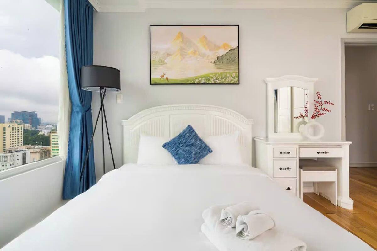 Premium bedding, down duvets, Select Comfort beds, free minibar