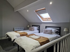 2 bedrooms, iron/ironing board, Internet, bed sheets