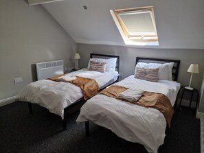2 bedrooms, iron/ironing board, Internet, bed sheets - Stella Lounge Bradford West Yorkshire UK (Bradford West Yorkshire)